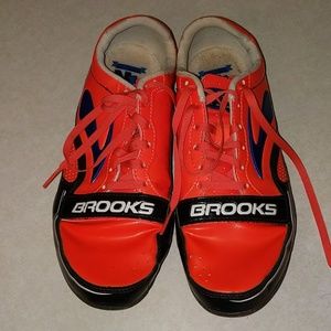 Track shoes
